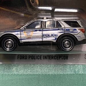 Matchbox Ford Police Interceptor Explorer-Silver